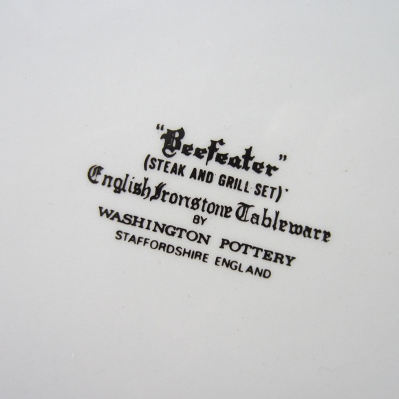 FOLK ART Unique Beefeater Plate - Picture 5 of 5